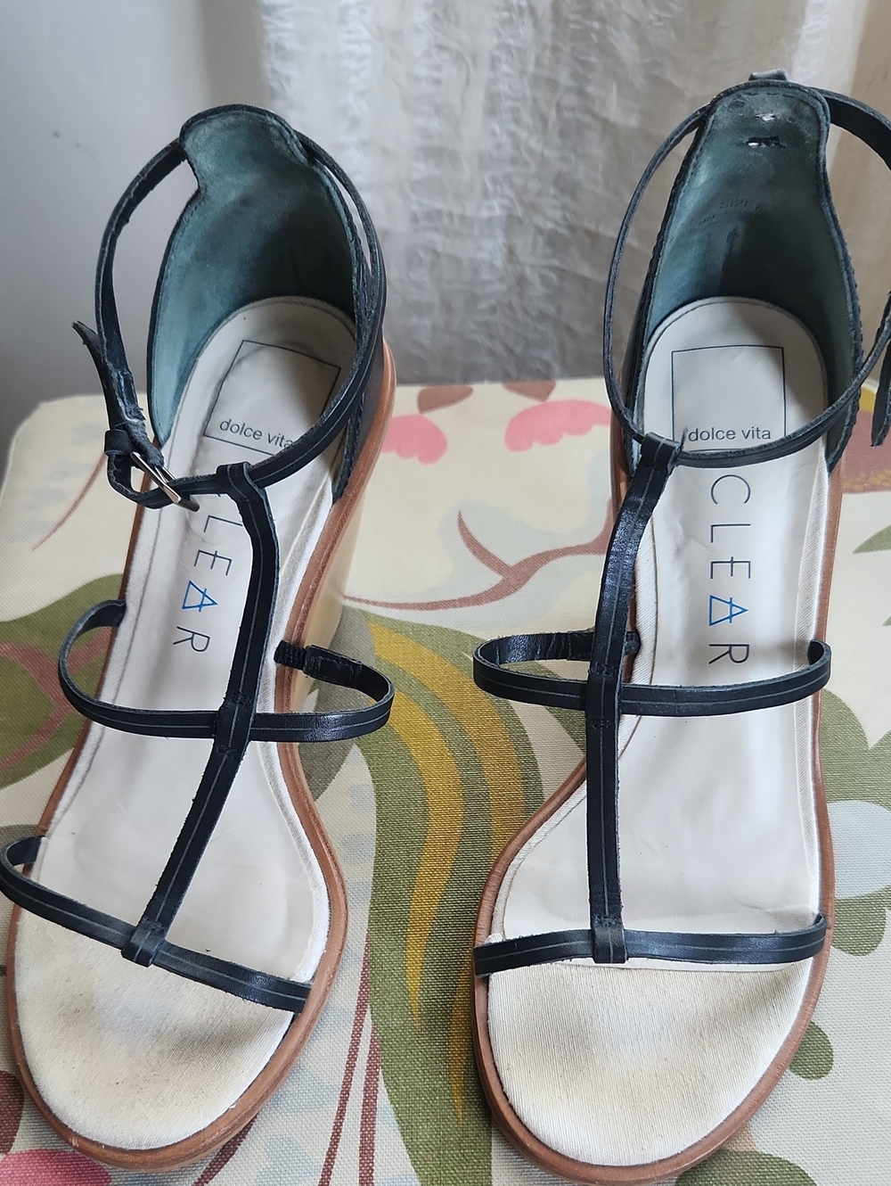Dolce Vita Black T-Strap Platform Sandals